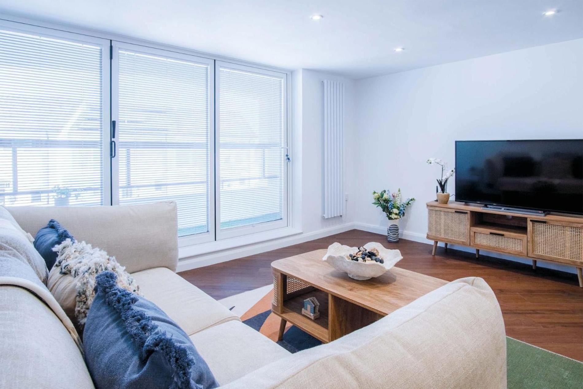 25 Captains Walk - 1 Bedroom - *
